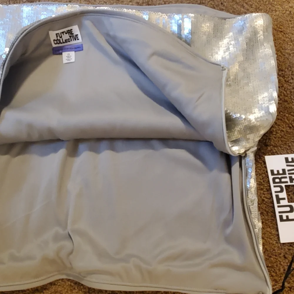 NWT silver sequin skirt - Picture 4 of 4